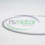 Junta de anillo MWM RS-12420482, un anillo metálico delgado con el logotipo "rsmotor powersolutions" y un código QR.