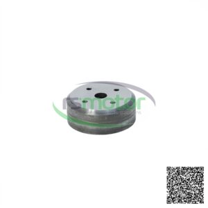 Espaciador MWM RS-12211400: Componente metálico cilíndrico con tres orificios en la parte superior y logo "rsmotor".