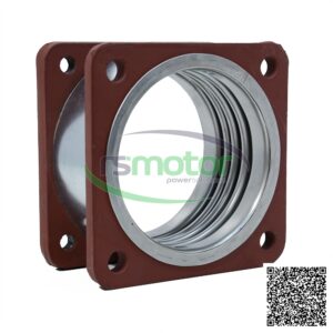 Compensador MWM RS-12304822 con bridas cuadradas de color óxido y fuelle metálico, sobre fondo blanco con logo y QR.