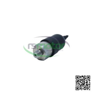 Presostato MWM RS-12322332: un dispositivo cilíndrico de metal y plástico negro con una conexión roscada.