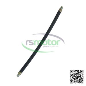 Manguera Jenbacher RS-271618, una manguera industrial negra con conectores metálicos en los extremos, sobre fondo blanco.