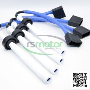 Un juego de cables de bujía Guascor RS-7664303 con fundas blancas y cables azules, sobre un fondo blanco.