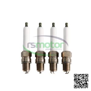 Cuatro bujías Denso Iridium Saver GL3-5 RS-00000035, con roscas metálicas y cuerpos blancos, dispuestas en fila.