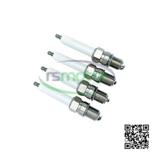 Cuatro bujías GL3-3 RS-00000062 de la marca Denso, con punta de iridio, sobre un fondo blanco.