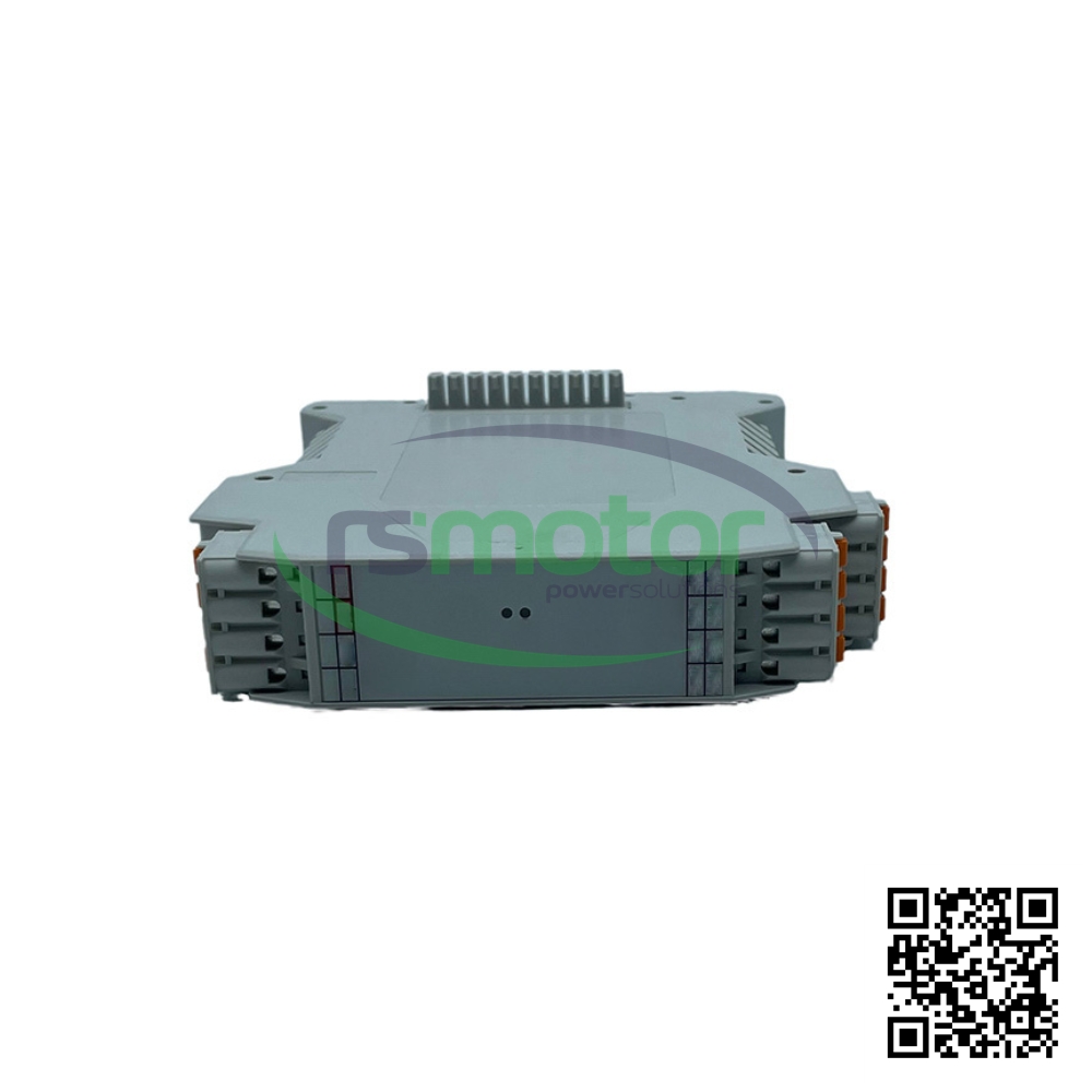 Módulo I/O MWM RS-12470960, un dispositivo electrónico gris con múltiples puertos y etiquetas.