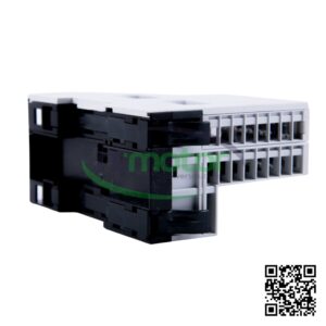 Un acoplador de bus MWM RS-12501531 blanco y negro con múltiples puertos, visto desde un ángulo lateral.